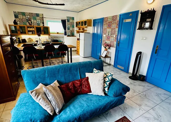 Happy Days Apartment *